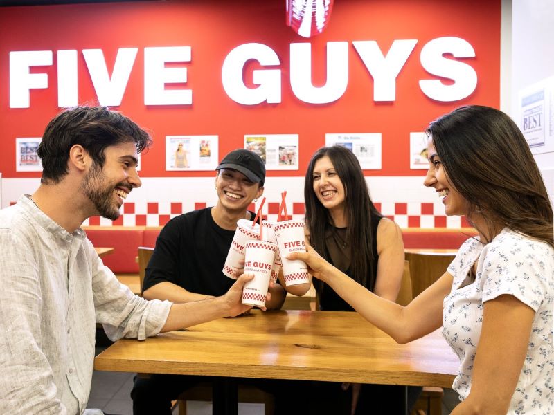 five guys corner igigli 2