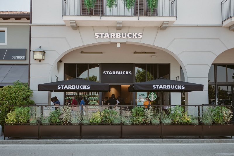 Al Franciacorta Village arriva lo Starbucks numero 17 in Italia Al Franciacorta Village arriva lo Starbucks numero 17 in Italia