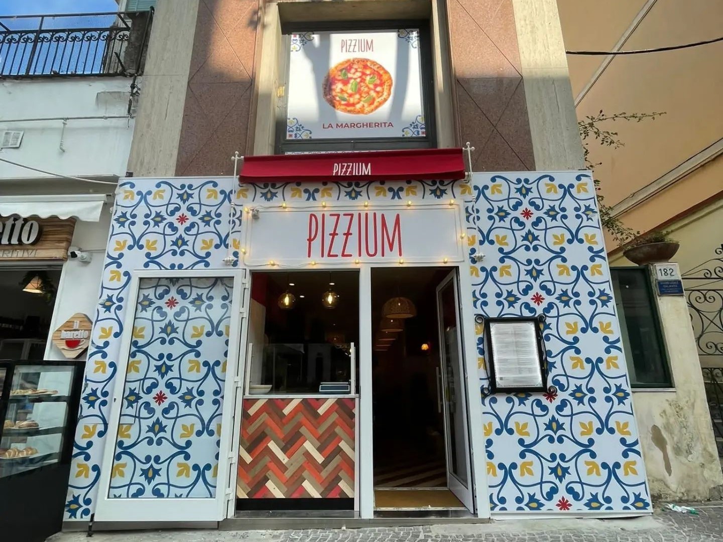 Pizzium torna a casa e apre la 30° pizzeria a Napoli Pizzium torna a casa e apre la 30° pizzeria a Napoli