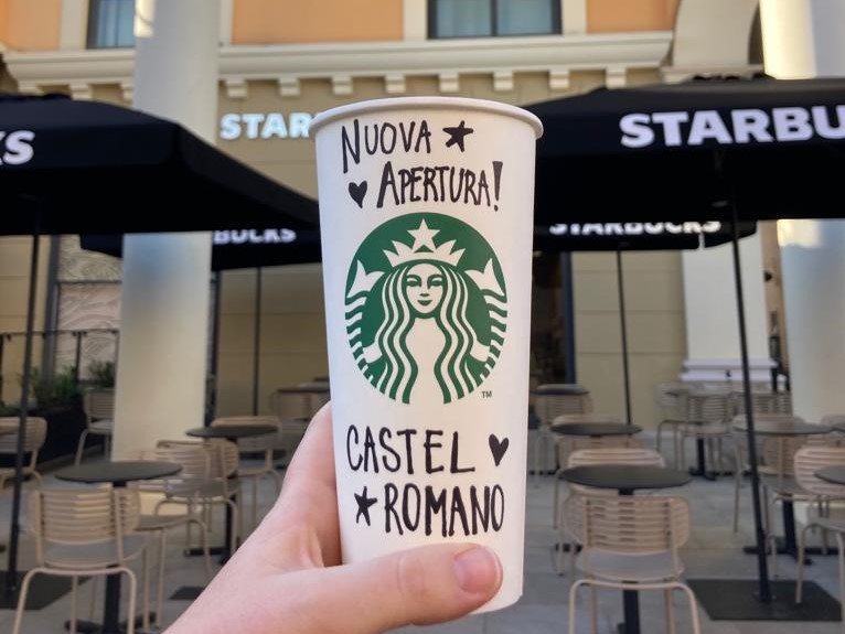 Al Designer Outlet Castel Romano arriva il primo store Starbucks del Lazio, il 16° in Italia Starbucks apre il primo store nel Lazio