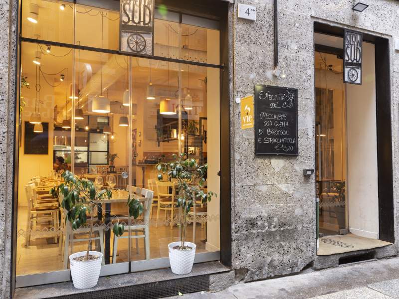 Uno dei locali SlowSud a Milano Uno dei locali SlowSud a Milano