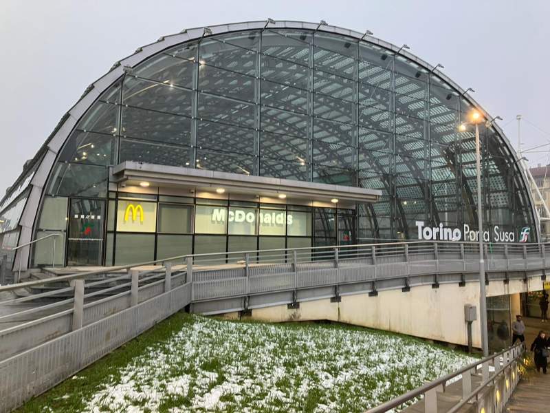 Il nuovo fast food McDonald's aperto da Chef Express a Torino Porta Susa Il nuovo fast food McDonald's aperto da Chef Express a Torino Porta Susa