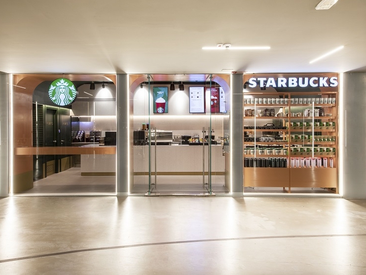 Starbucks apre alla stazione di Santa Maria Novella il proprio format take away Starbucks apre alla stazione di Santa Maria Novella il proprio format take away