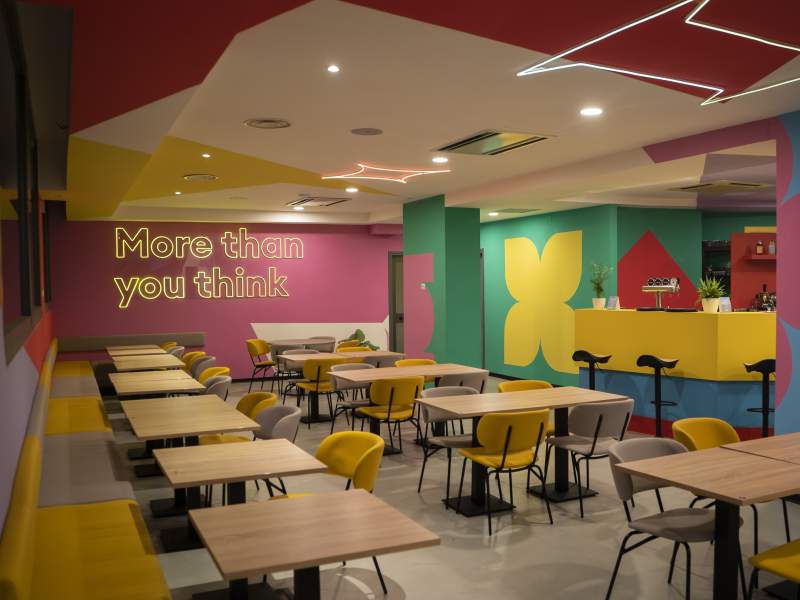 L'interno di Impact food, il primo fast food 100% vegetale che debutta a Roma