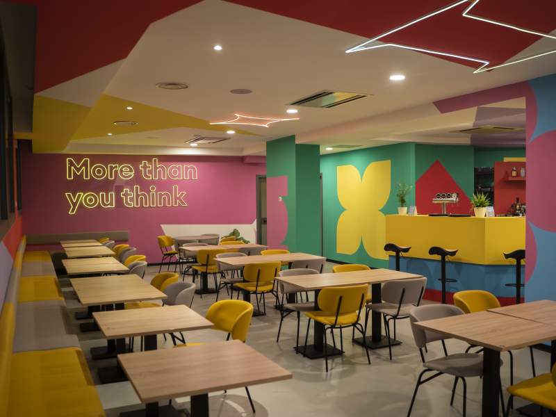 L'interno di Impact food, il primo fast food 100% vegetale che debutta a Roma