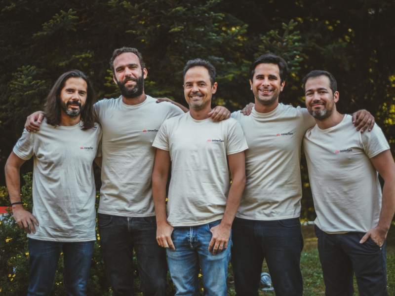 Il team dei soci fondatori di Coverflex. Il secondo da destra è il ceo Miguel Amaro Il team dei soci fondatori di Coverflex. Il secondo da destra è il ceo Miguel Amaro