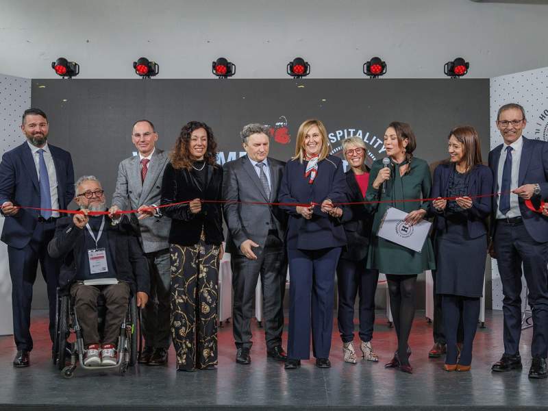 Il taglio nastro ufficiale di Hospitality 2023 - Il Salone dell'Accoglienza (6-9 febbraio a Riva del Garda) Il taglio nastro ufficiale di Hospitality 2023 - Il Salone dell'Accoglienza (6-9 febbraio a Riva del Garda)