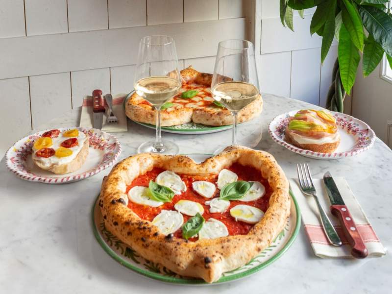 Una pizza a cuore ... cosa c'è di meglio per un San Valentino da Pizzium e Crocca? Una pizza a cuore ... cosa c'è di meglio per un San Valentino da Pizzium e Crocca?