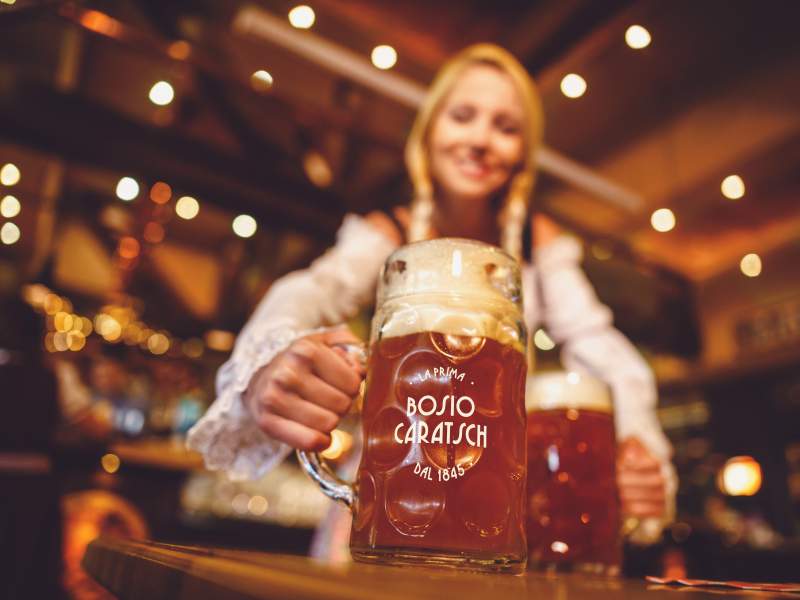 Il birrificio Bosio Caratsch è stato fondato nel 1845 a Torino e a inizio '900 era già il migliore d'Italia