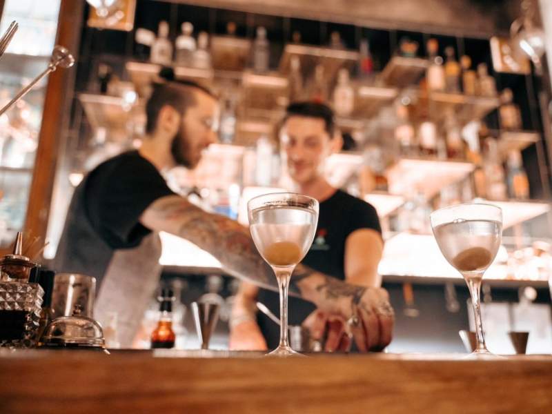 Il barman in catering con Bar Liquid Experience