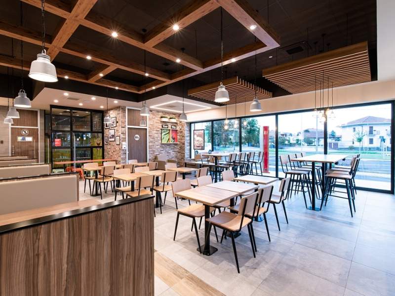La sala interna del nuovo Burger King di Velletri (RM)