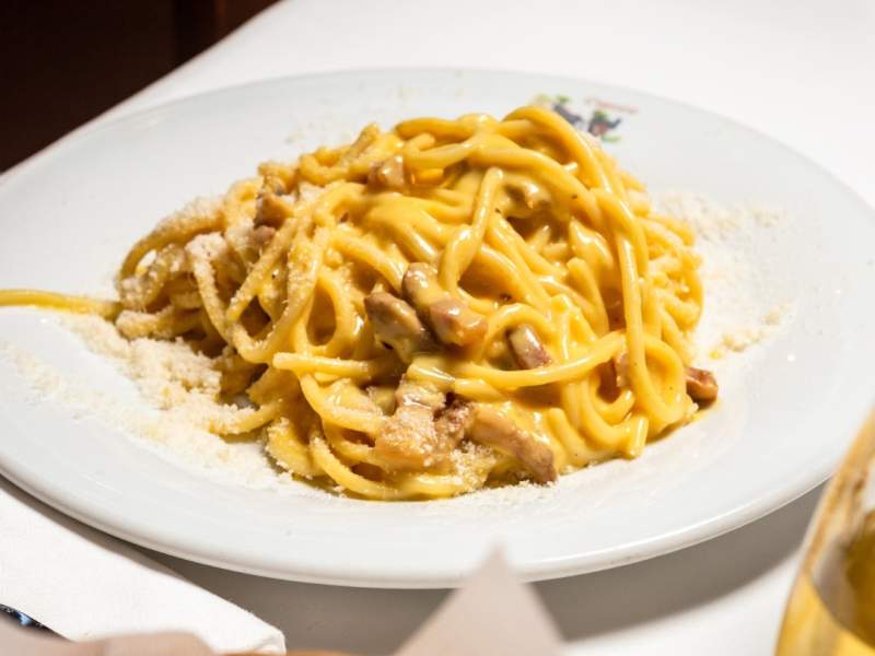 In occasione del Carbonara Day (6 aprile), Glovo offre consegne omaggio a chi ordina da Checco Er Carettiere