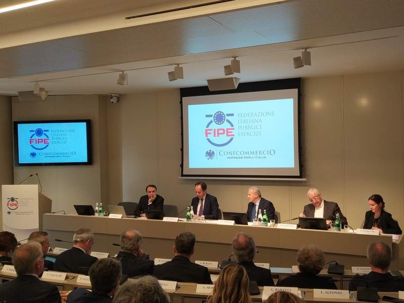 Uno scatto dall'evento di presentazione del Rapporto Annuale sulla Ristorazione di Fipe Uno scatto dall'evento di presentazione del Rapporto Annuale sulla Ristorazione di Fipe