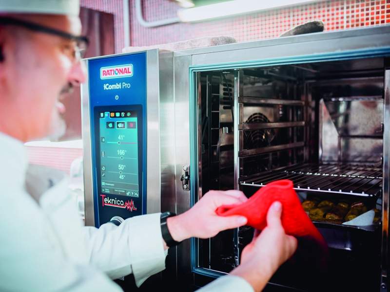 Il forno iCombi Pro di Rational utilizzato all'interno dei corsi IFSE Il forno iCombi Pro di Rational utilizzato all'interno dei corsi IFSE