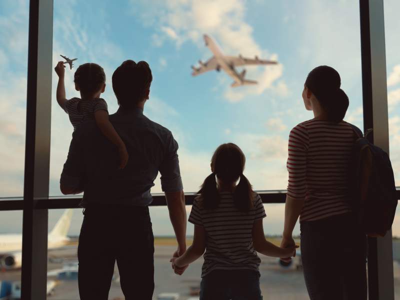 Nell'estate 2023 sono attesi 1,8 milioni di passeggeri aeroportuali in Italia: un'occasione per il food retail Nell'estate 2023 sono attesi 1,8 milioni di passeggeri aeroportuali in Italia: un'occasione per il food retail