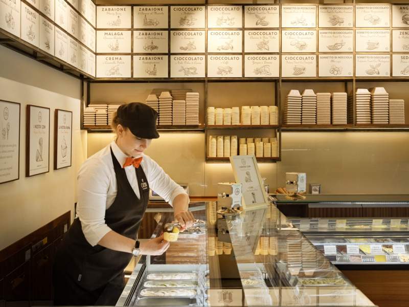 L'interno del terzo punto vendita Crema Alta Gelateria