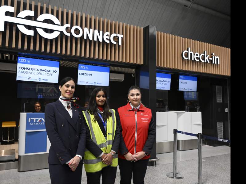 I banchi dedicati al programam FCO Connect di Aeroporti di Roma, Trenitalia e ITA Airways
