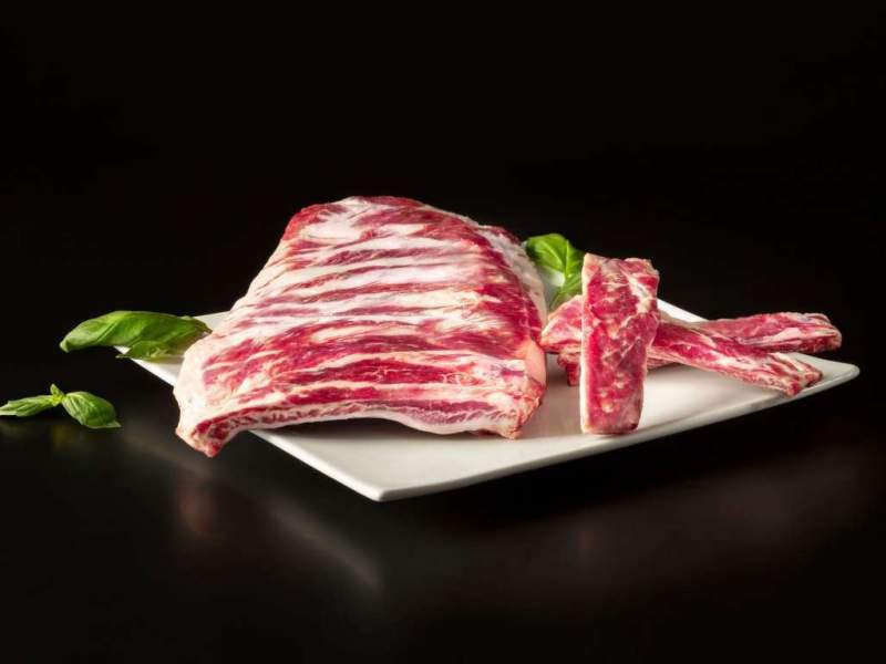 Le costine di suino iberico disponibili per l'Horeca da Cattel Spa Le costine di suino iberico disponibili per l'Horeca da Cattel Spa