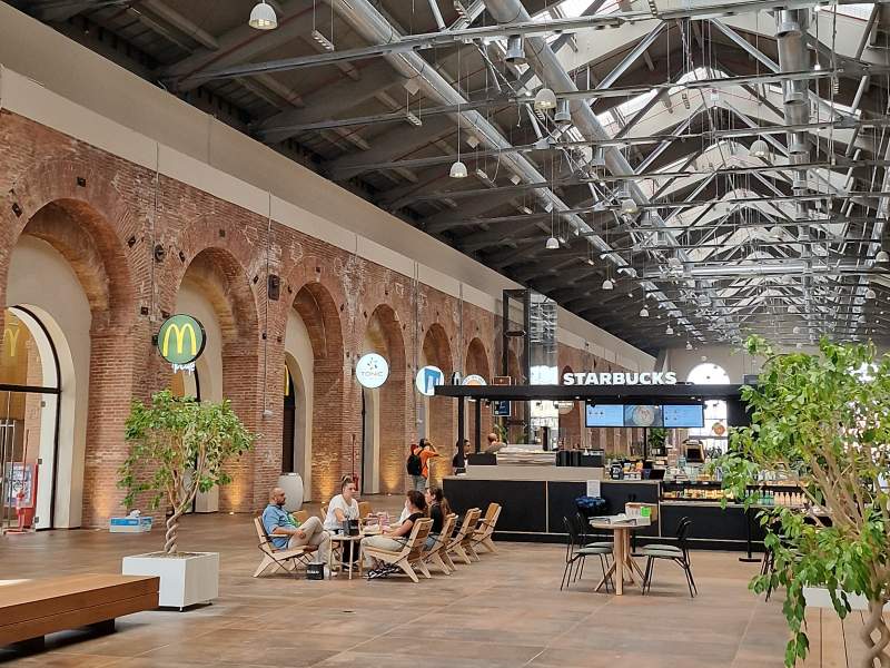 La galleria delle Officine Storiche di Livorno, il primo progetto mixed use di IGD SiiQ