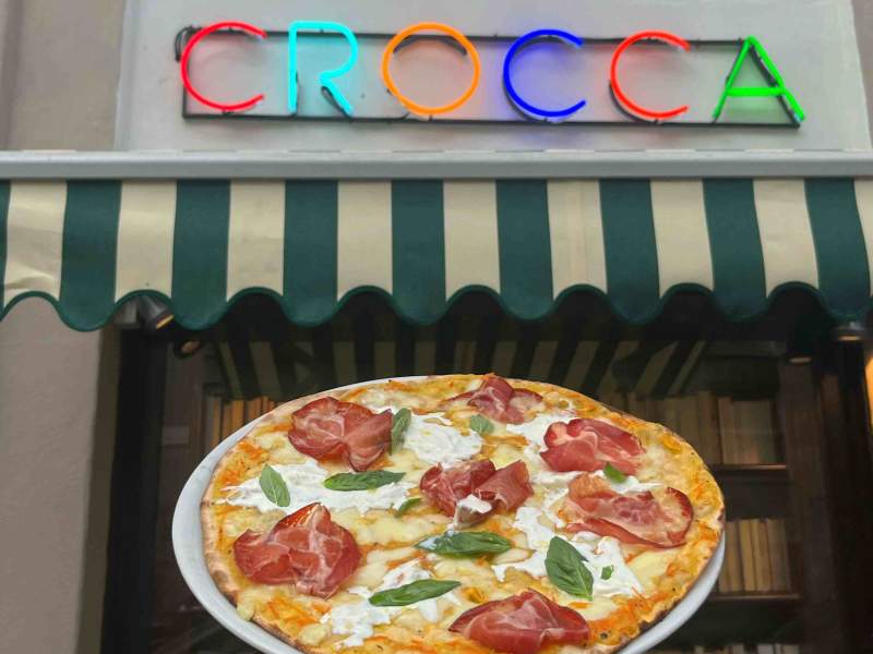 Crocca raddoppia a Milano, nel menu la pizza sottile e croccante di qualità
