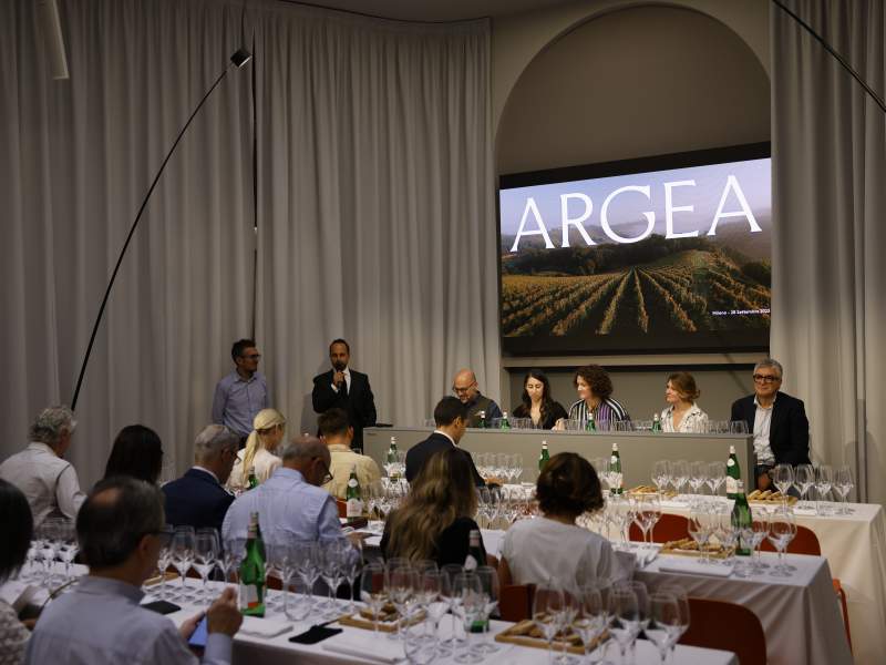 La degustazione delle etichette delle tenute Artists durante Argea Day