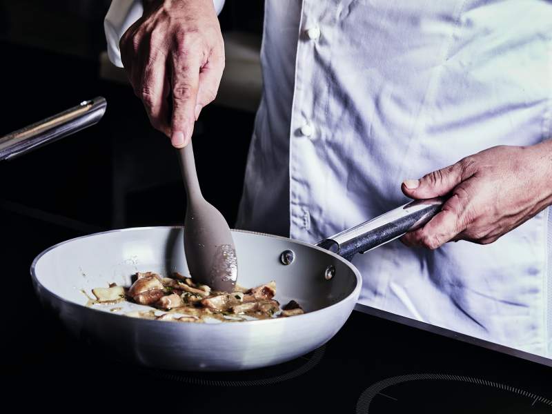 Moneta, Gruppo Alluflon, lancia la linea Professional, pentole e padelle in Finegres