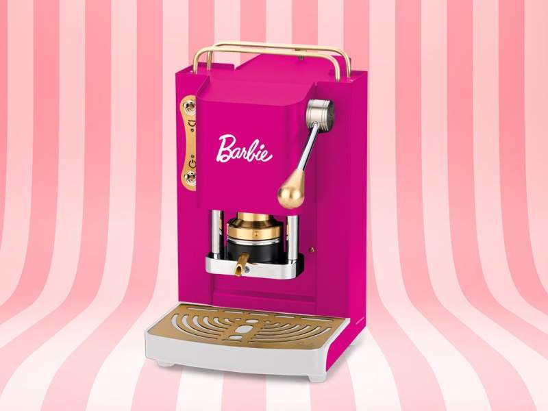 La limited edition di Faber Coffee Machines con Barbie di Mattel