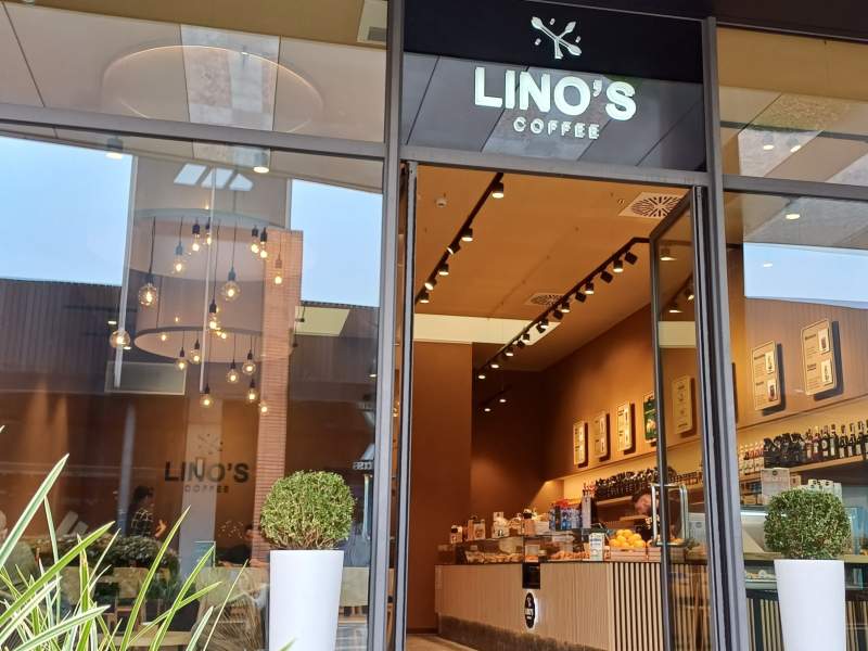 L'ingresso di Lino's Coffee al Vicolungo The Style Outlets