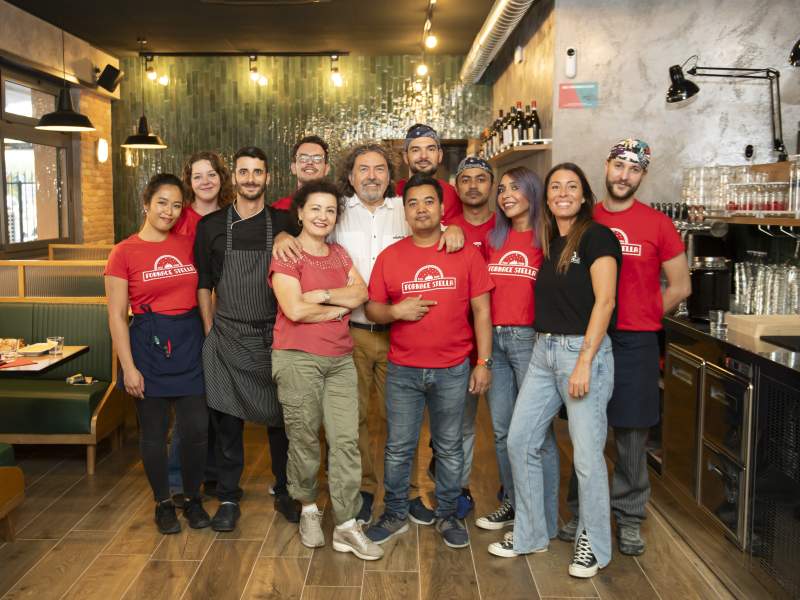 Il team di Fornace Stella nel nuovo locale in zona Eur-Marconi a Roma