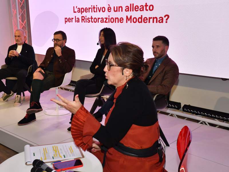 Un momento del confronto durante l'evento Cattel Spa e Apci su aperitivo e ristorazione