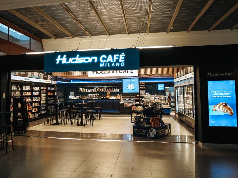 Il nuovo Hudson Cafè Milano, debutto travel retail in Italia per Avolta Il nuovo Hudson Cafè Milano, debutto travel retail in Italia per Avolta
