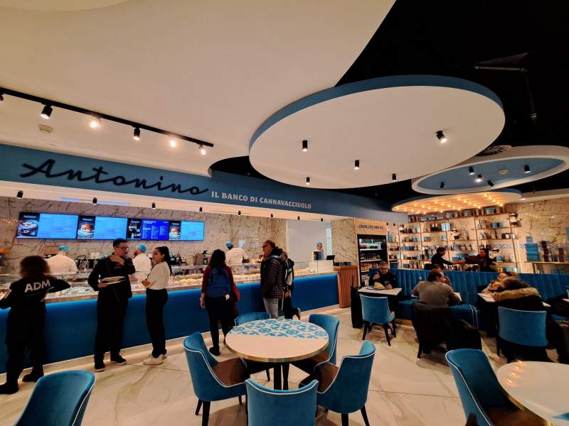 Il nuovo punto vendita travel retail di Antonino Il banco di Cannavacciuolo a Malpensa Il nuovo punto vendita travel retail di Antonino Il banco di Cannavacciuolo a Malpensa