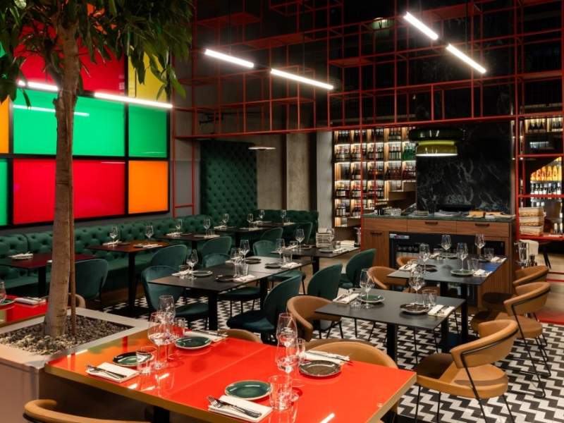 La sala di Casa Bi, l'ultimo locale aperto a Milano del Gruppo Bioesserì La sala di Casa Bi, l'ultimo locale aperto a Milano del Gruppo Bioesserì