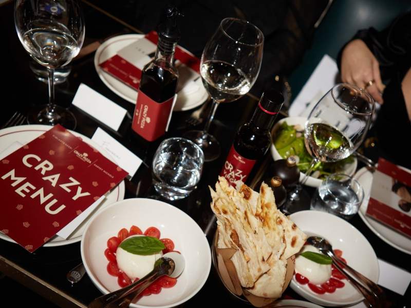 Il nuovo locale Crazy Pizza di Catania ospita fino a 100 coperti su 300 mq di superficie Il nuovo locale Crazy Pizza di Catania ospita fino a 100 coperti su 300 mq di superficie