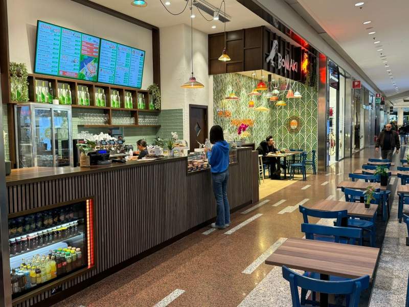 Il nuovo punto vendita Bomaki Rápido (con caffetteria) al Carosello; il primo in franchising Il nuovo punto vendita Bomaki Rápido (con caffetteria) al Carosello; il primo in franchising