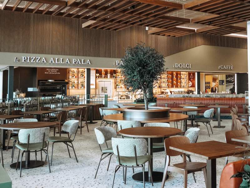 Il nuovo punto vendita Eataly dell'Aeroporto di Bergamo con 180 coperti a disposizione Il nuovo punto vendita Eataly dell'Aeroporto di Bergamo con 180 coperti a disposizione