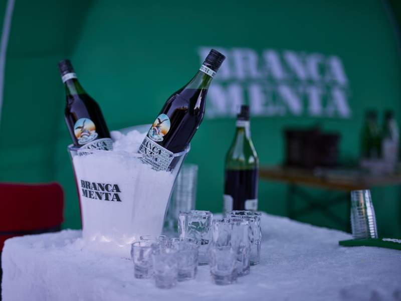 Brancamenta (e Borghetti) protagonisti dell'aperitivo sulla neve