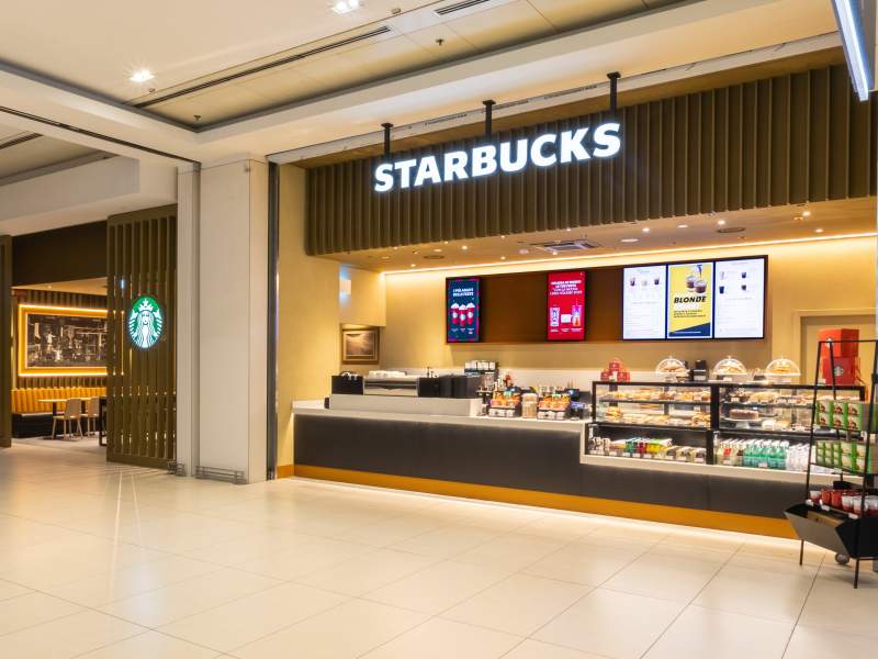 Il punto vendita Starbucks all'interno del Centro commerciale Porte di Roma