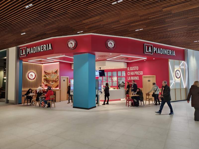 Uno dei più recenti locali La Piadineria, quello di Merlata Bloom a Milano Uno dei più recenti locali La Piadineria, quello di Merlata Bloom a Milano
