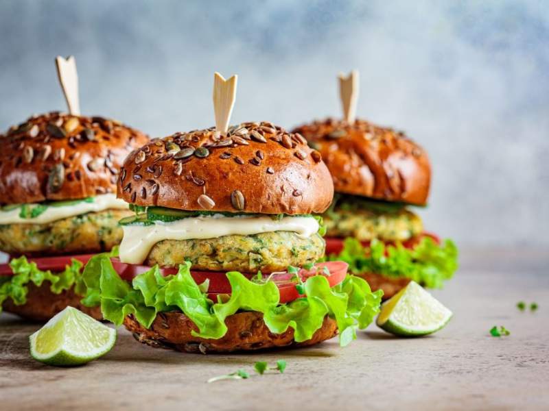 Nel catalogo di Cattel Spa i prodotti vegani e plant based di Heura, Violife, Spirito Contadino e Surgital 