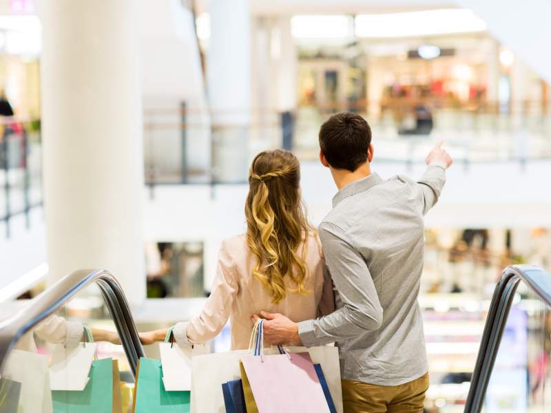 Secondo Cncc ed EY, l'affluenza nei centri commerciali è cresciuta del +6,8% nel 2023 rispetto all'anno precedente