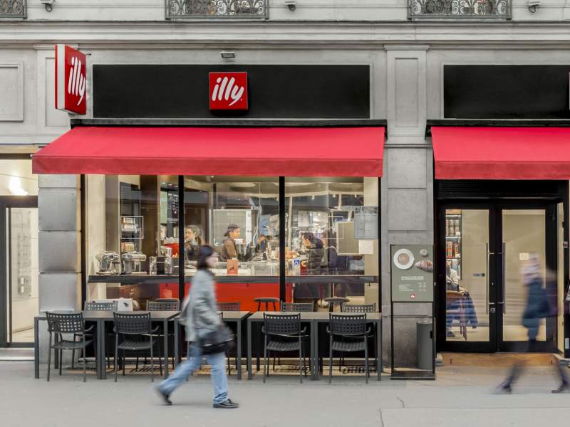 Il rinnovato flagship Illycaffè a Parigi Opéra