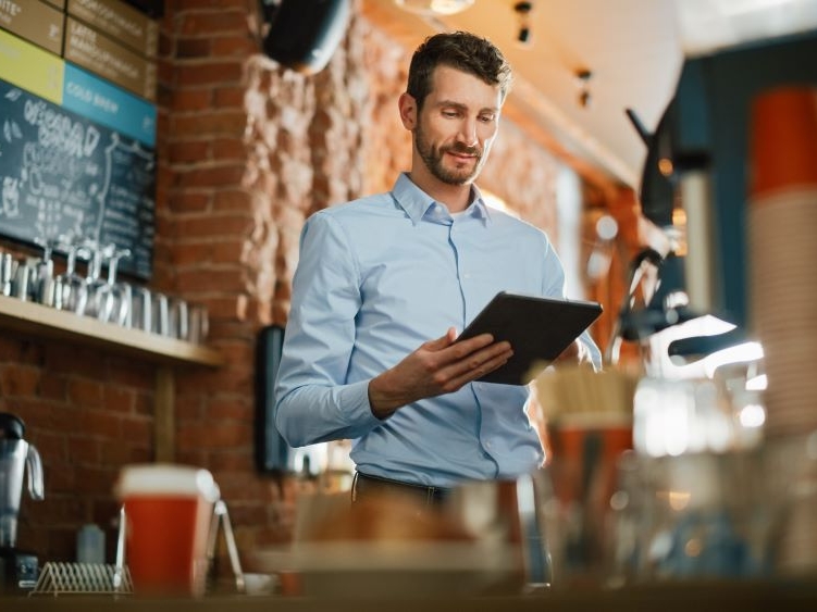 Secondo l'Osservatorio Innovazione Digitale nel Retail, gli investimenti dei retailer nel digitale sono cresciuti dal 2,5 al 3,1% del fatturato nel 2023 Secondo l'Osservatorio Innovazione Digitale nel Retail, gli investimenti dei retailer nel digitale sono cresciuti dal 2,5 al 3,1% del fatturato nel 2023