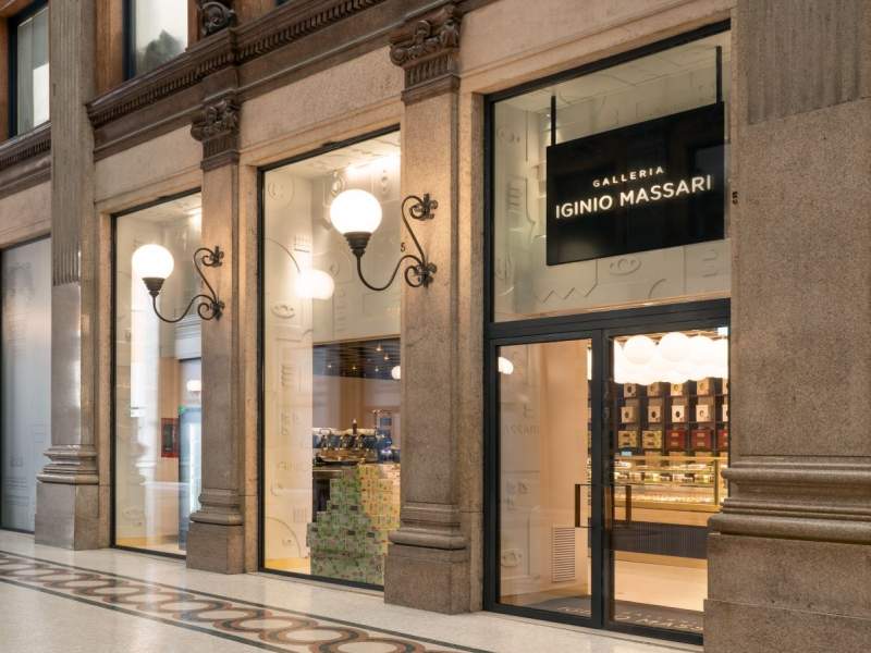 Le vetrine di Galleria Iginio Massari all'interno della Galleria Alberto Sordi di Roma Le vetrine di Galleria Iginio Massari all'interno della Galleria Alberto Sordi di Roma