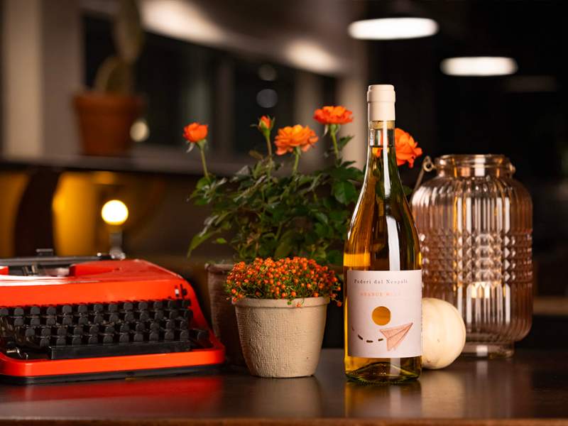 L'Orange Wine Rubicone Igt Bianco di Poderi dal Nespoli che unisce Pinot Bianco e Trebbiano L'Orange Wine Rubicone Igt Bianco di Poderi dal Nespoli che unisce Pinot Bianco e Trebbiano