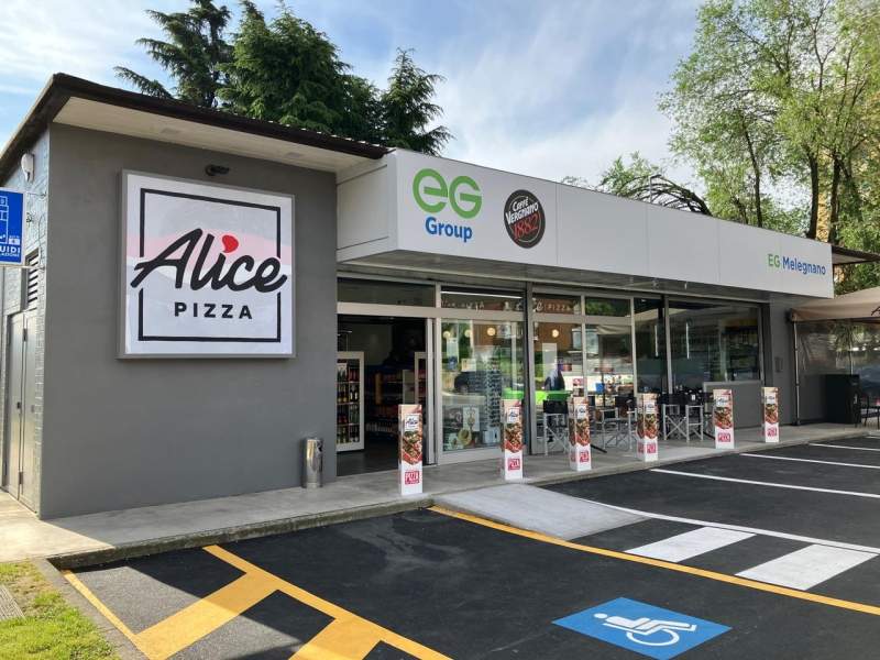 Il punto vendita franchising di Alice Pizza a Melegnano in un'area di servizio EG Italia Il punto vendita franchising di Alice Pizza a Melegnano in un'area di servizio EG Italia