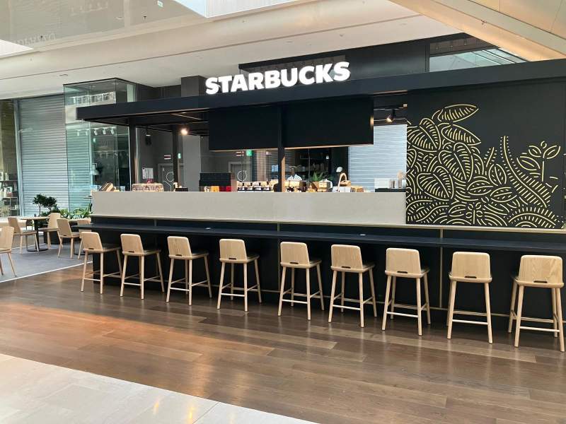 Il chiosco Starbucks al Centro commerciale Gran Reno Il chiosco Starbucks al Centro commerciale Gran Reno