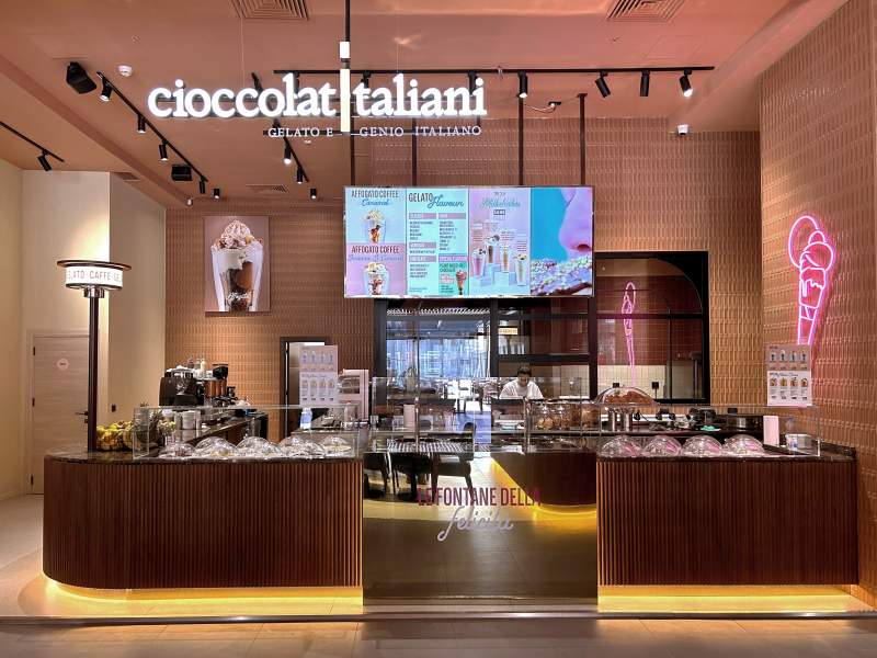 Il bancone del nuovo locale Cioccolatitaliani a Skopje in Macedonia Il bancone del nuovo locale Cioccolatitaliani a Skopje in Macedonia
