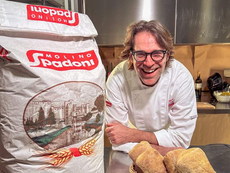 Renato Bosco e Molino Spadoni rinnovano la collaborazione nel mondo delle farine professionali per i lievitati Renato Bosco e Molino Spadoni rinnovano la collaborazione nel mondo delle farine professionali per i lievitati