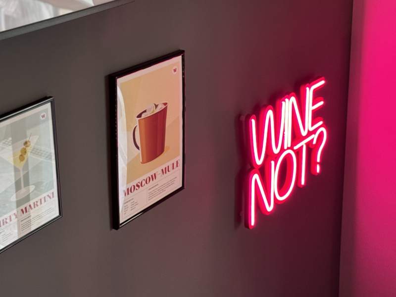 Un dettaglio dell'interno del nuovo Winelivery Bar&Enoteca di Milano (zona Darsena) Un dettaglio dell'interno del nuovo Winelivery Bar&Enoteca di Milano (zona Darsena)